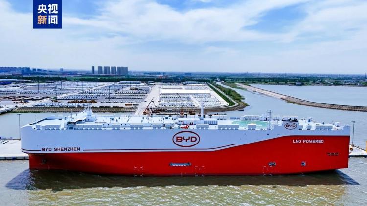 &ldquo;深圳号&rdquo;启程 全球装载量最大运输船苏州港首航