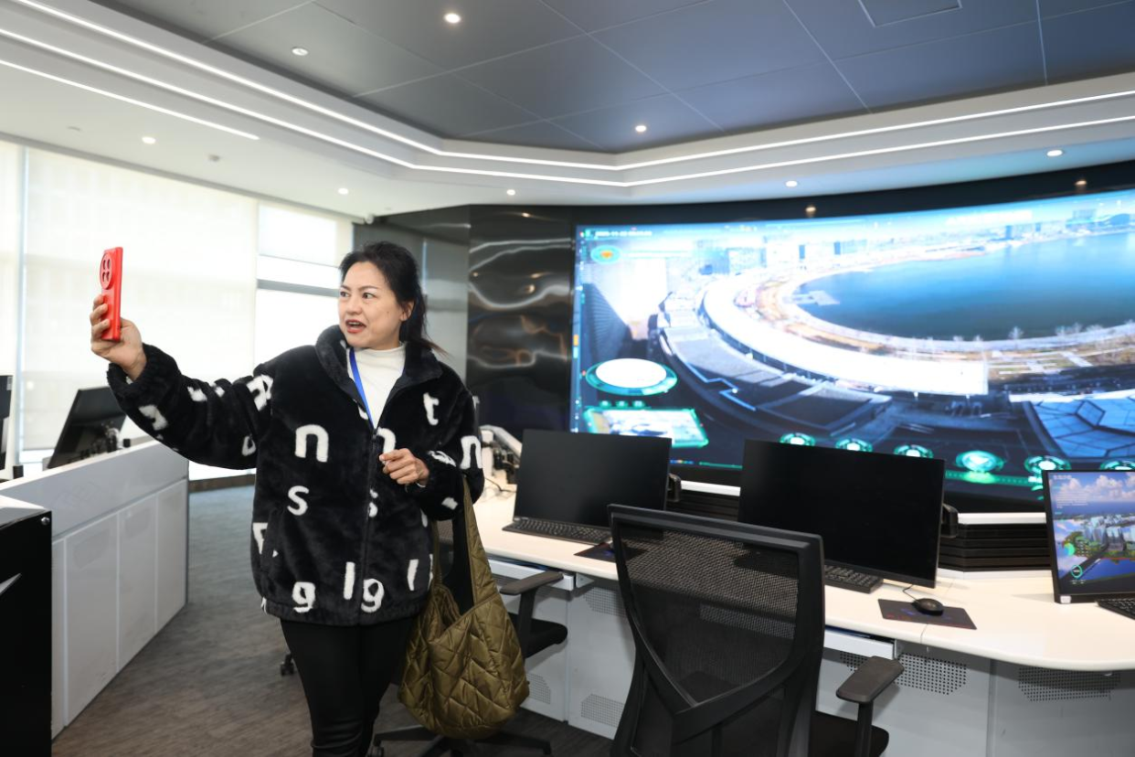 Influencers extranjeros elogian “Amazing Zhengzhou”: aquí descubren el futuro de China_fororder_图片1