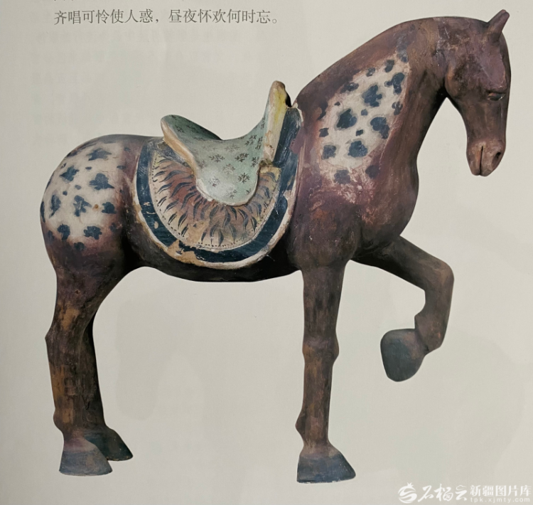 千年马蹄印 丝路记忆深——探访新疆各地博物馆的“马界明星”