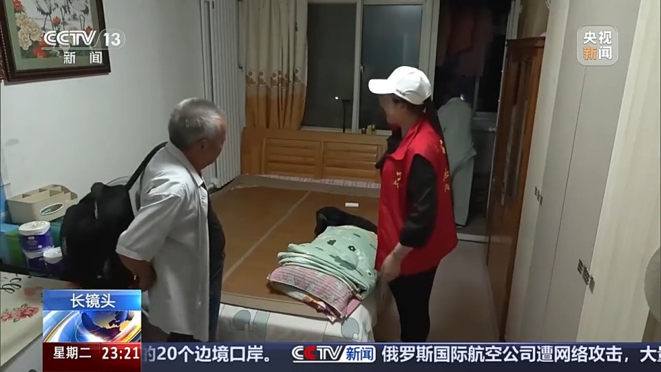 与洪水赛跑！河北三河深夜转移5万余人 镜头记录不眠夜