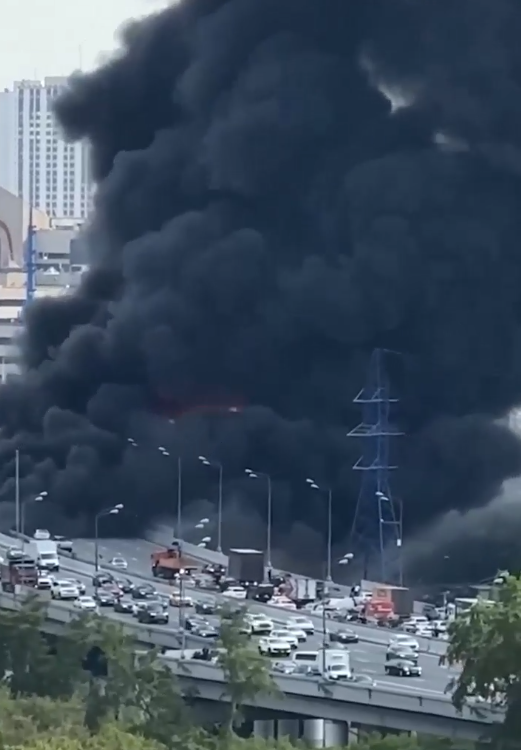 俄罗斯莫斯科一地铁站附近发生火灾 暂无人员伤亡报告