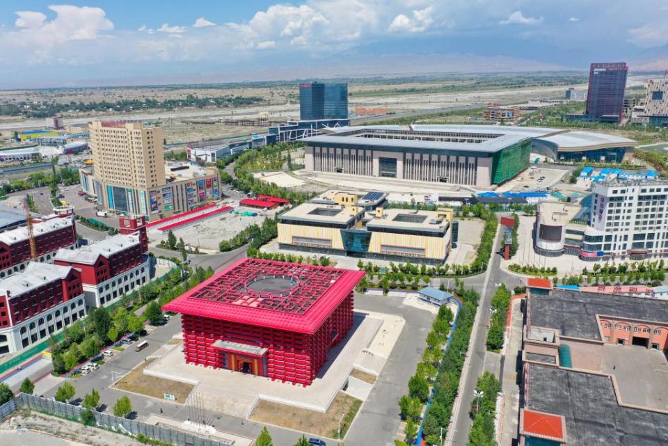 中哈边境行：在中国跨境直播的哈萨克斯坦青年