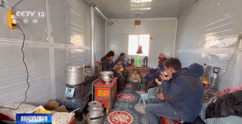 西藏定日县灾区群众在安置点的生活如何?总台记者探访→