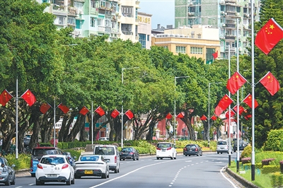 与祖国同频共振，把日子过得越来越红火——港澳举行多彩活动庆祝新中国成立76周年
