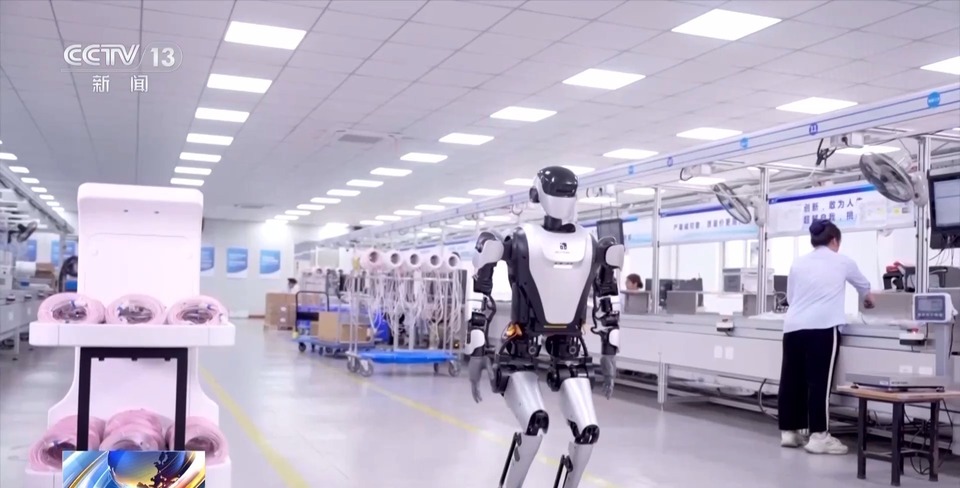 用意念操控机器人是什么感觉？ 去机器人大赛总决赛上一探究竟