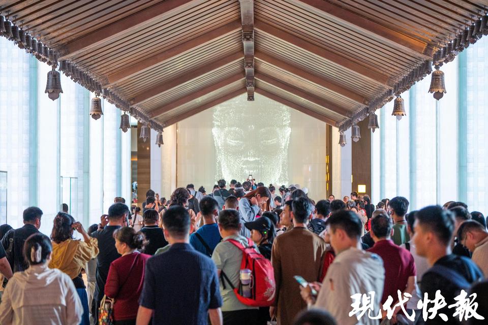 江苏各大博物馆持续高热，“白＋黑”模式让观众逛得停不下来