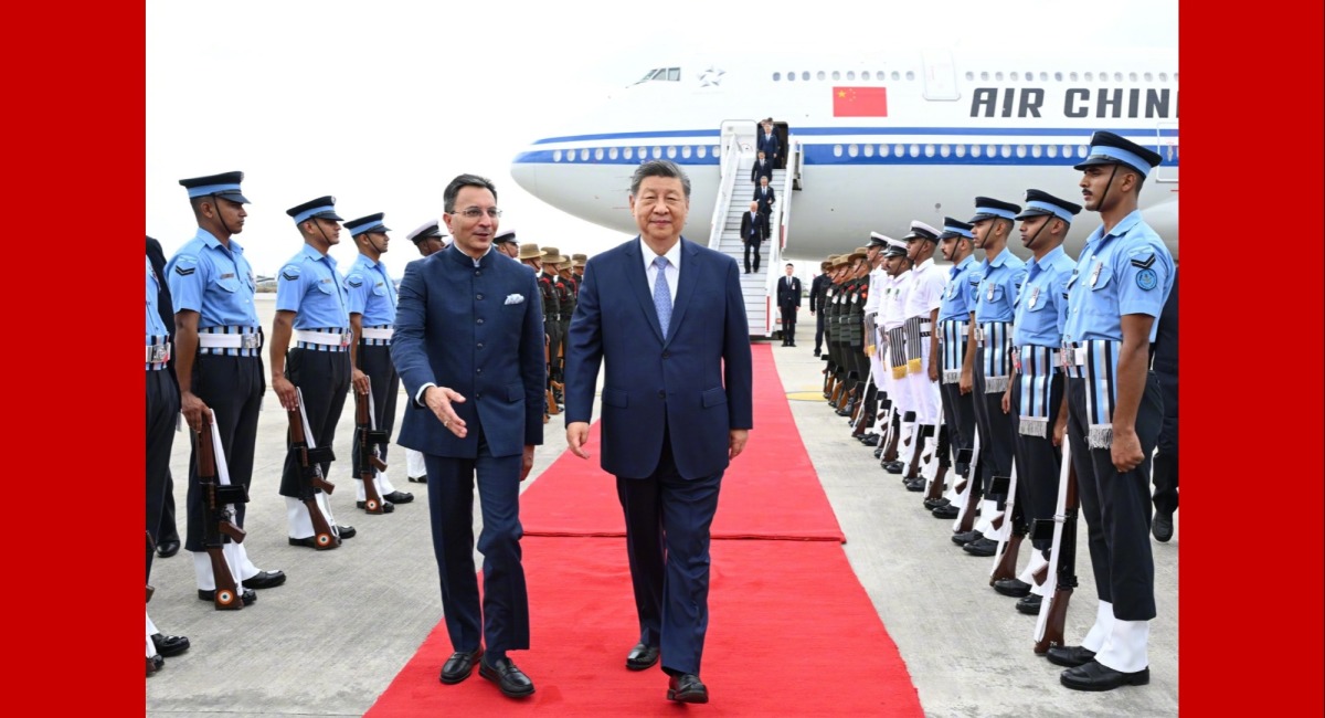 习近平抵达新德里出席金砖国家领导人第十八次会晤_fororder_001R0E0aly1ih0zdad3i0j62yo29se8302(1)_副本