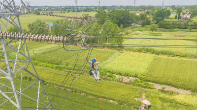 State Grid Huai'an Power Supply Company: Independently Completes its First 500kV Equipotential Live-line Work