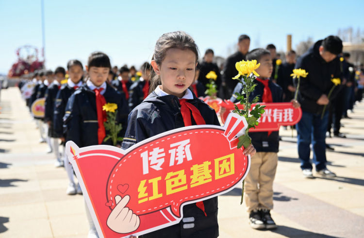清明祭扫缅怀革命先烈