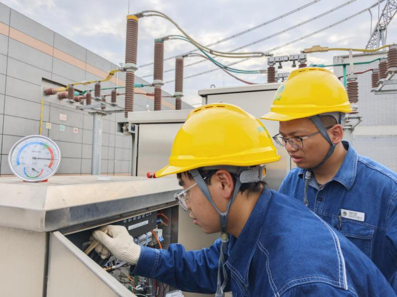 State Grid Shaanxi Electric Power: Braving Peak Summer Heat to Ensure Public Comfort_fororder_3