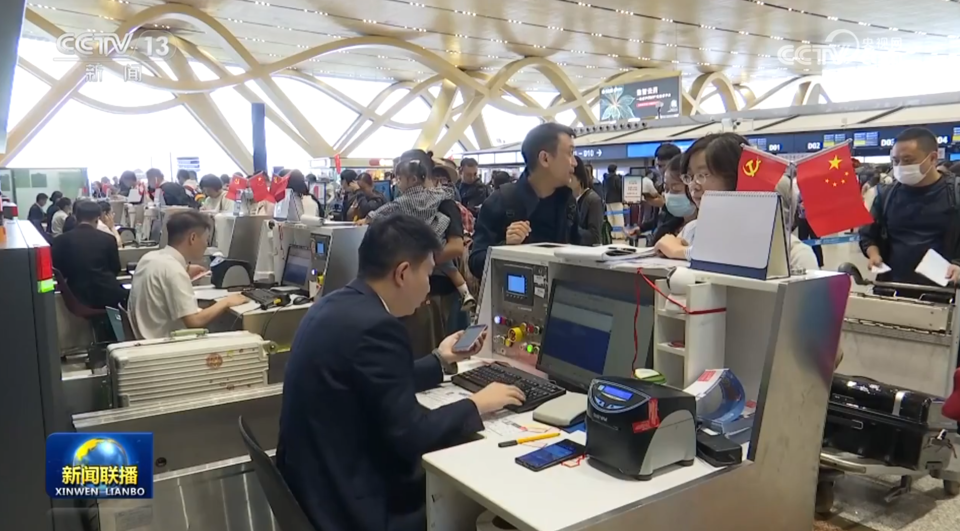 假期返程客流增加 交通部门增运力保出行