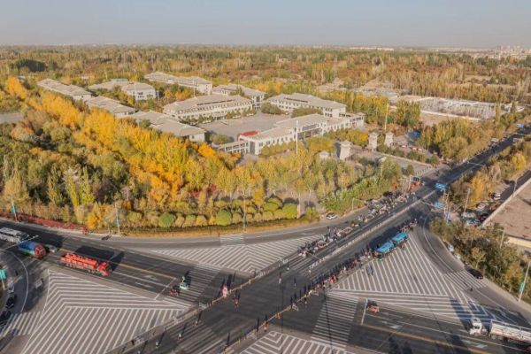 2025敦煌半程马拉松圆满落幕