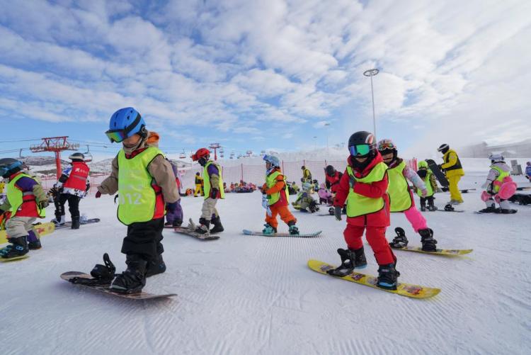 述评：体育之窗展现中国式现代化万千气象