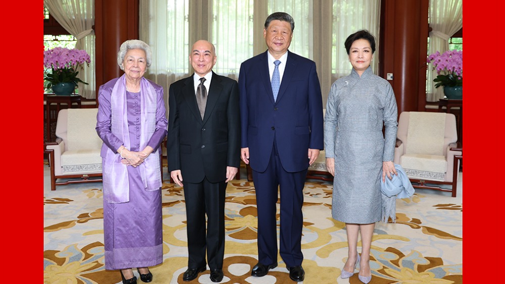 习近平夫妇会见柬埔寨国王西哈莫尼和太后莫尼列_fororder_1756195730287_157