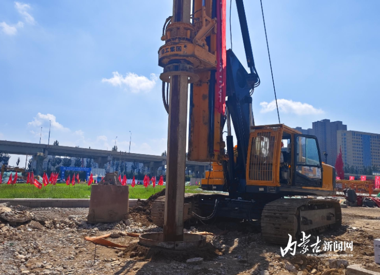 昭乌达路与南二环互通立交工程首根桩基施工_fororder_c855bb7d101744cb640ced28aedc8287