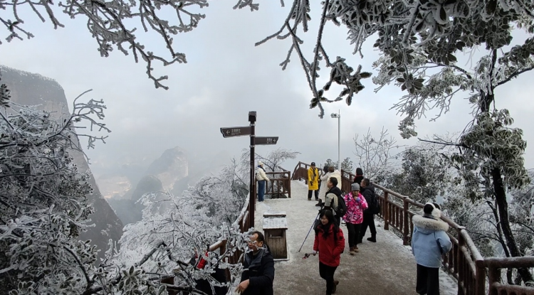 湖南新宁：崀山丹霞邂逅雪雾云海奇观醉游人_fororder_图片2