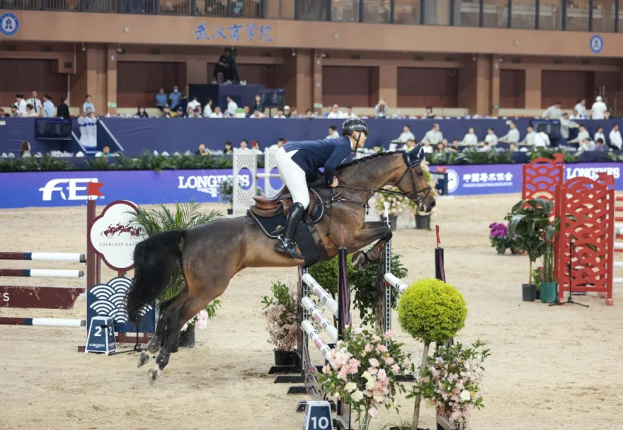 Top International Equestrian Event Hosted at Wuhan Business University_fororder_图片4