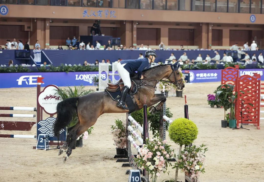 Top International Equestrian Event Hosted at Wuhan Business University_fororder_图片4