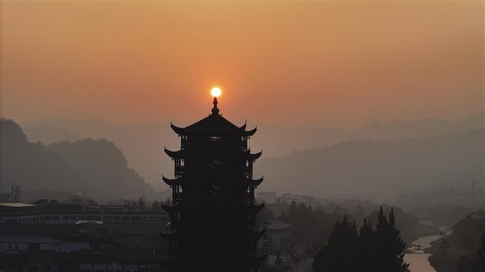 武陵源:新年日出美如画卷