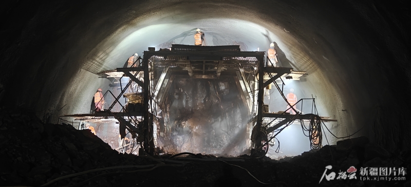 节日期间，新疆项目建设劲头不减