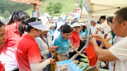 六月六山歌节人气爆棚 游客共享文化盛宴带火经济