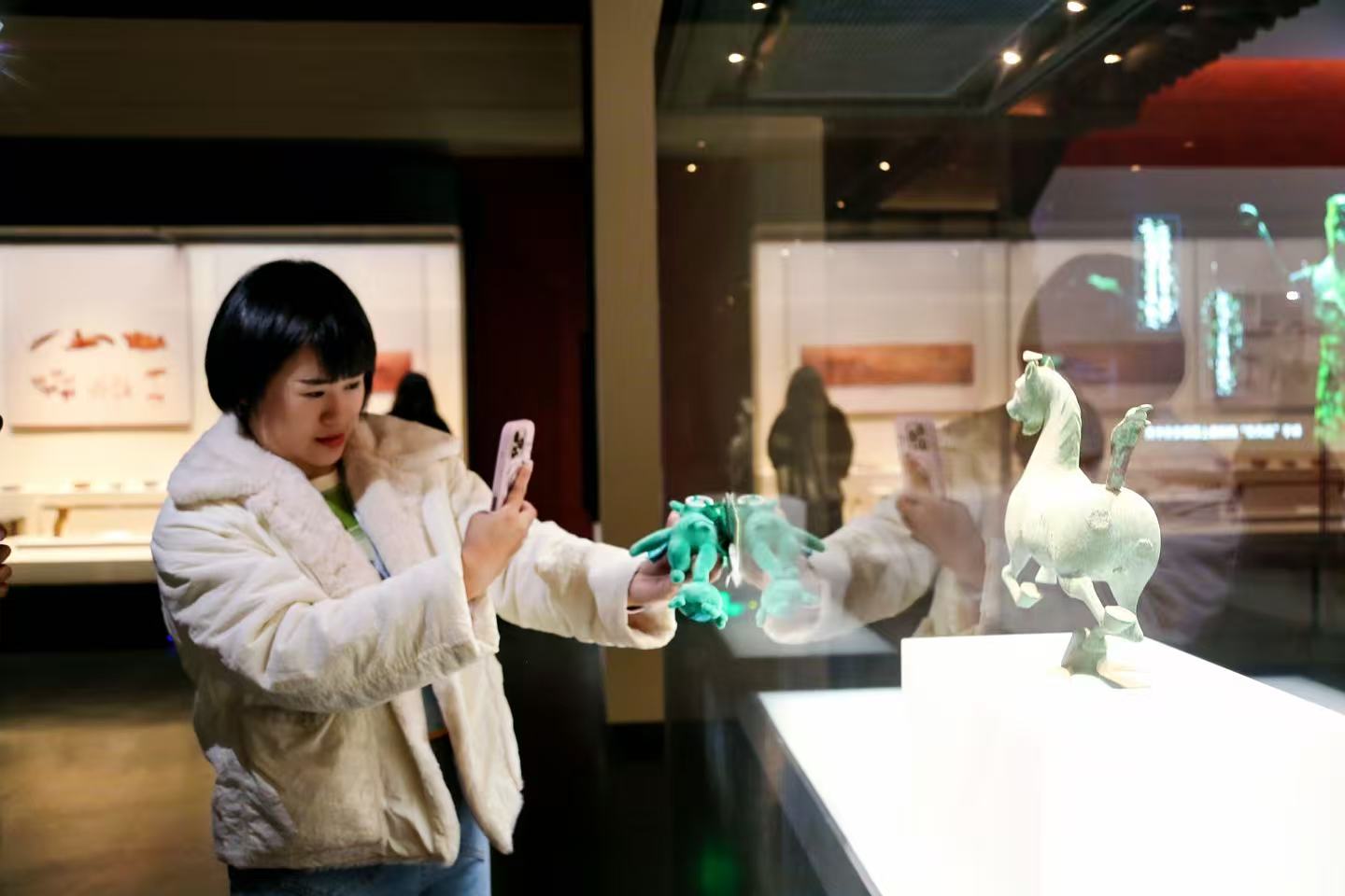 “丝路IP 机遇中国”｜外国网红博主在武威 触摸发展肌理 见证古今交融_fororder_d374c8f9172552be611fd91b9722b2c0