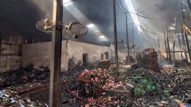印度仓库火灾已致21人死亡 另有超20人失踪
