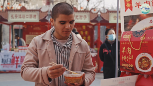 Vibrant Chinese New Year | A Young Visitor from Tajikistan Discovers a Vibrant Chinese New Year in Weinan_fororder_422ab6ad862093ac17c0fe5503e34211