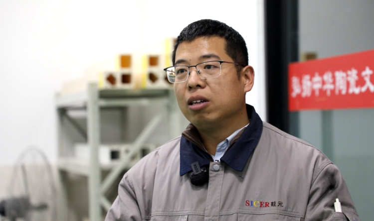 新春走基层 | 从“看不懂图纸”到全球订单纷至沓来 小小陶瓷背后的创新故事