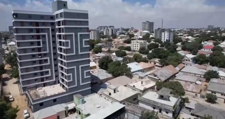 听鉴世界 | 从前线屏障到城市灯火  索马里首都显现和平迹象