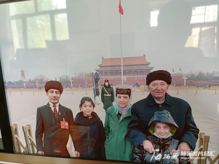 从高原到北京 “人民卫士”巴依卡情满领奖路