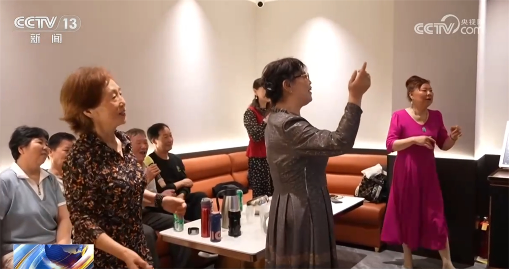 消费新模式点亮社交新场景“圈粉”老年人 数据显示银发经济大有可为