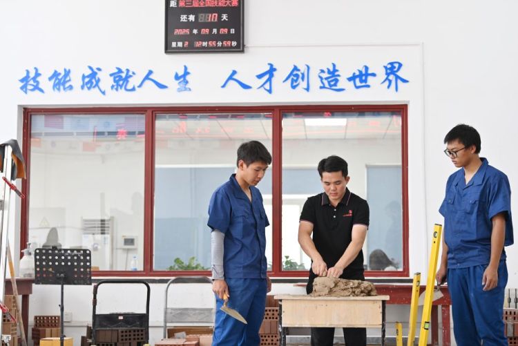 新华鲜报·“十四五”亮点|输送5500万人才！中国建成规模最大且高质量教育体系