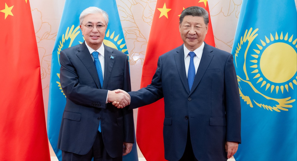 习近平会见哈萨克斯坦总统托卡耶夫