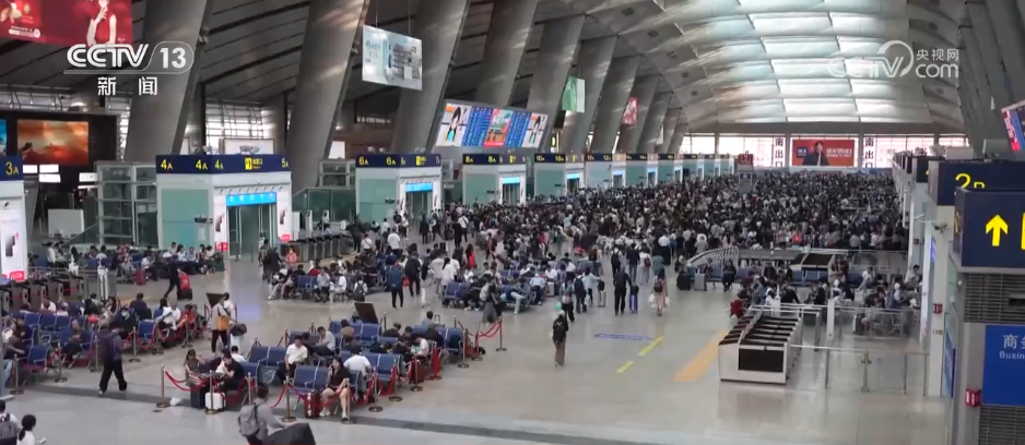 各地迎来返程高峰 多维暖心服务“上线”全力应对大客流考验