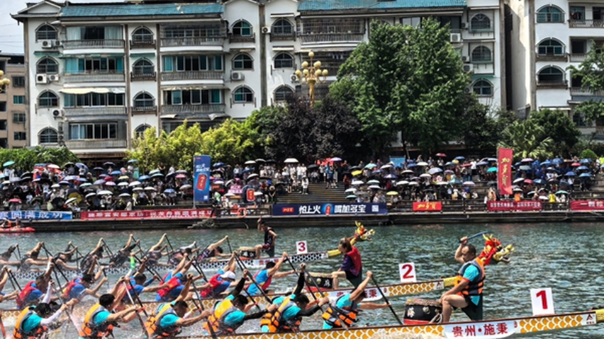 Guizhou’s Shibing Single-Log Dragon Boat Race Series Kicks Off with Colorful Events
