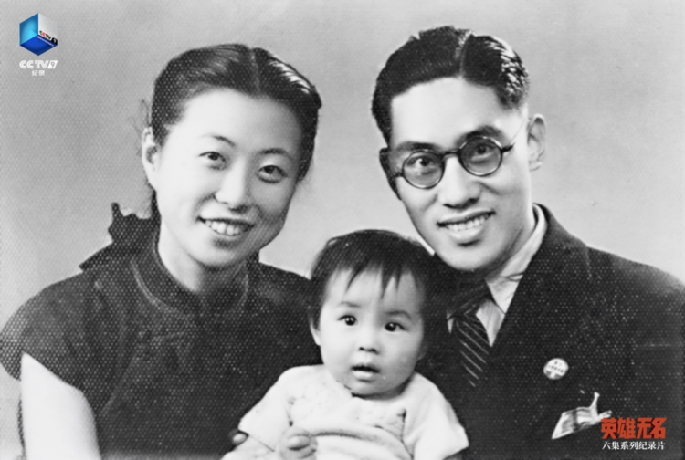 这些合影背后，是十余年的生死潜伏……