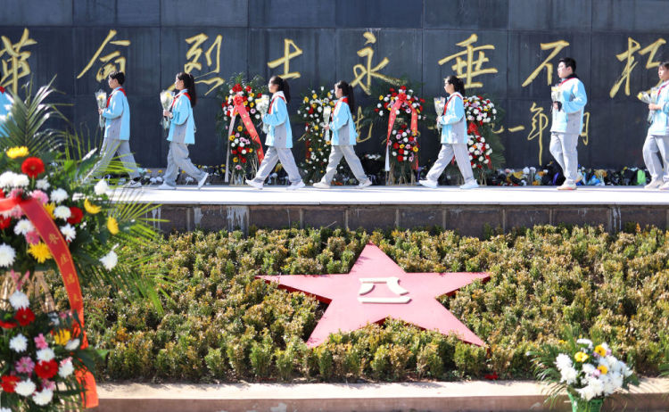 清明祭扫缅怀革命先烈