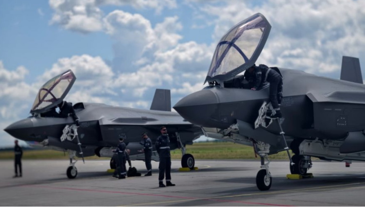 波兰正式接收F-35战机