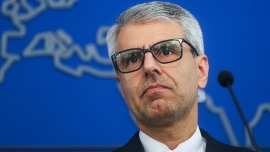 视频丨伊朗外交部：美国不装了 明着抢石油