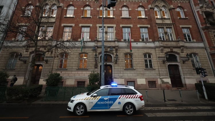 匈牙利数百所学校收到炸弹威胁 警方检查后确定虚惊一场