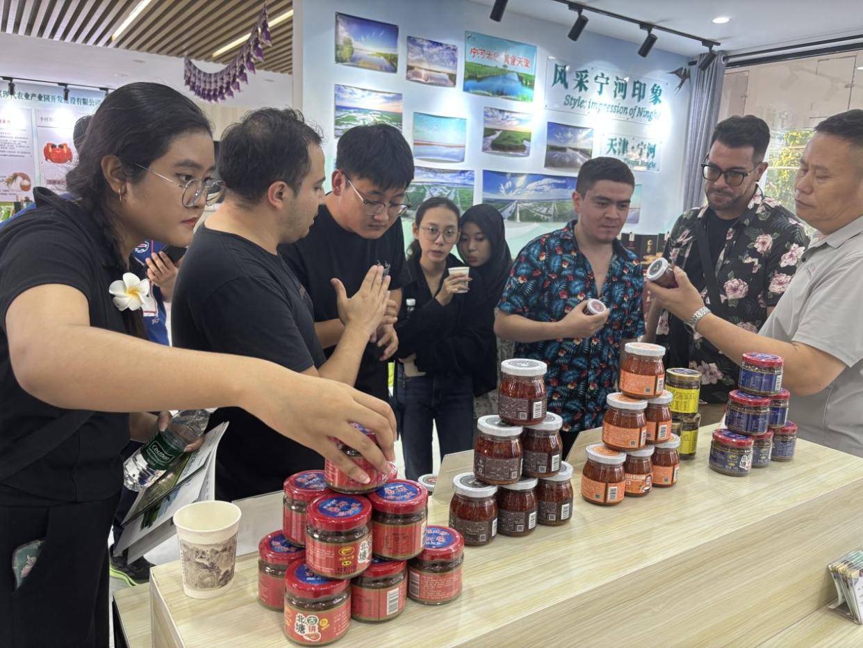 International Youth Sports Study Camp Ecological Ninghe: Livestreaming Local Produce with Great Success_fororder_图片12