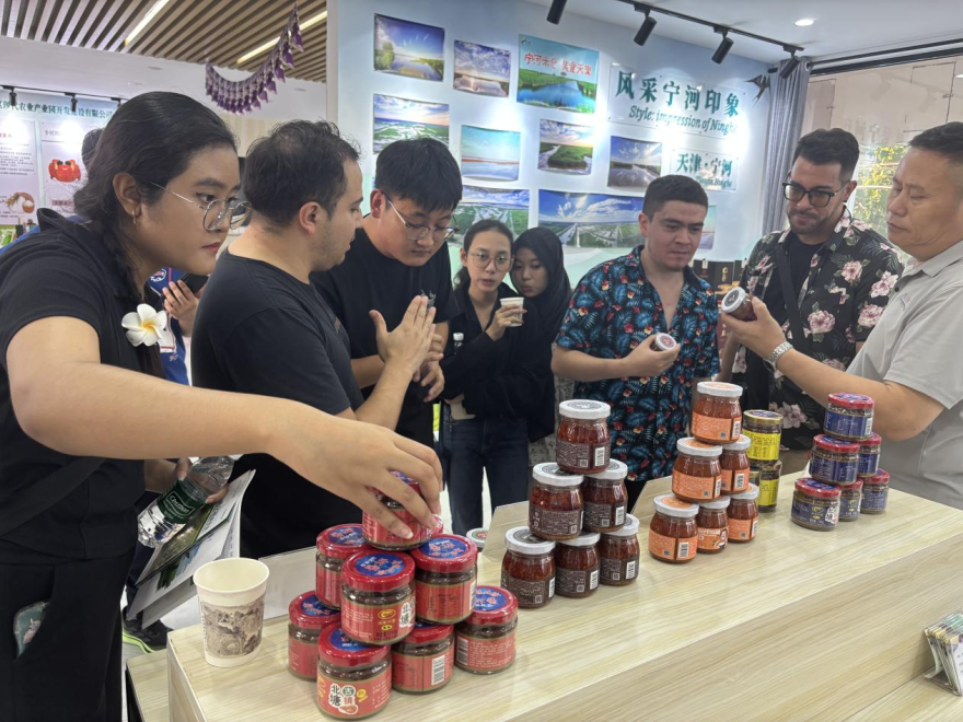 International Youth Sports Study Camp Ecological Ninghe: Livestreaming Local Produce with Great Success_fororder_图片12