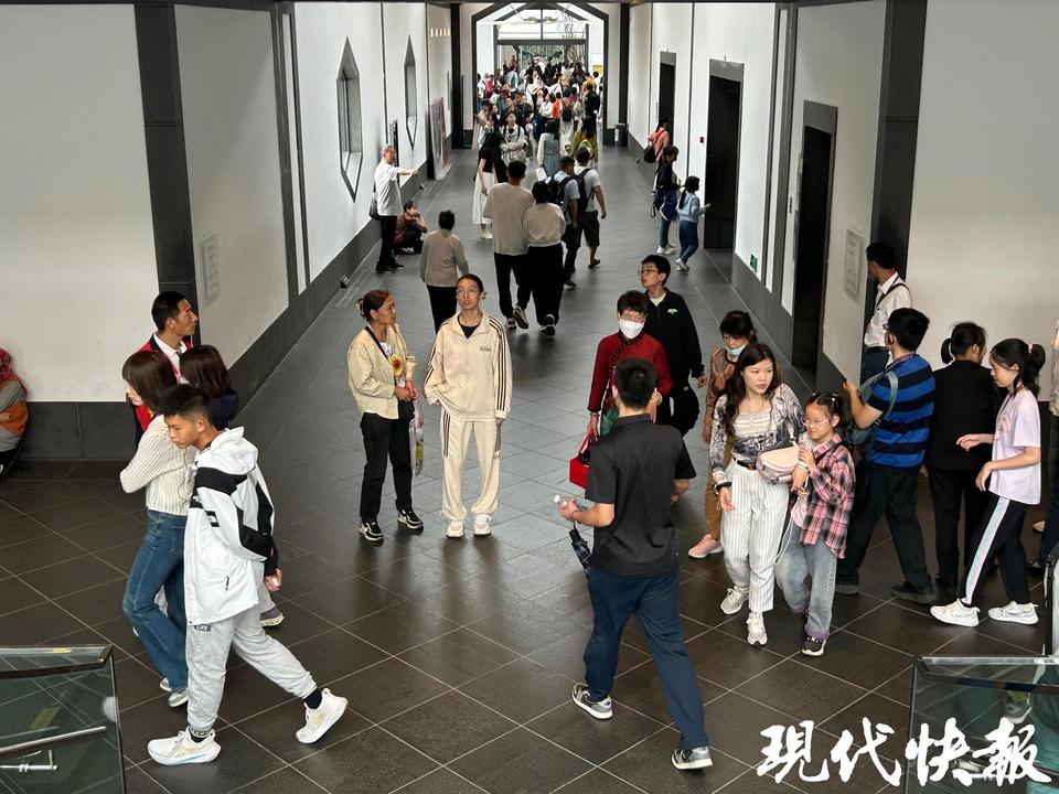 江苏各大博物馆持续高热，“白＋黑”模式让观众逛得停不下来