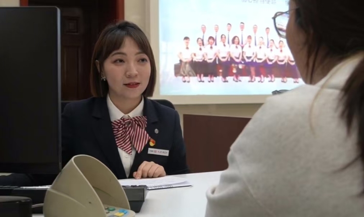 【向最美劳动者致敬】“金融卫士”岳阳——坚守一线 用专业服务谱写劳动赞歌_fororder_微信图片_20250430182324
