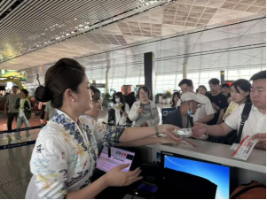 天津航空锦绣乘务组暑运纪实：  用爱与责任书写暑运新答卷_fororder_图片18