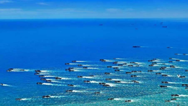 산둥 펑라이 개해 시즌: 신선 해물로 가득 메우는 어항, 해물 맛에 취한 관광객들_fororder_73631979b4924024bb692a6a2b7b438a.800x800