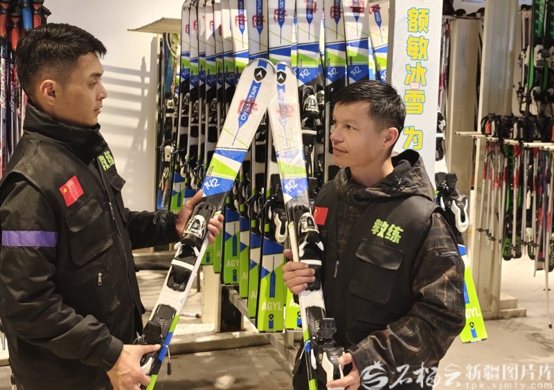 新春走基层丨额敏县牧民兄弟俩跨界“追雪” 变身滑雪教练