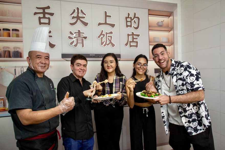 Transforming into Chefs to Showcase Talent — Fragrant Flavors and Canal Delights: International Youth Visit Wuqing_fororder_图片8