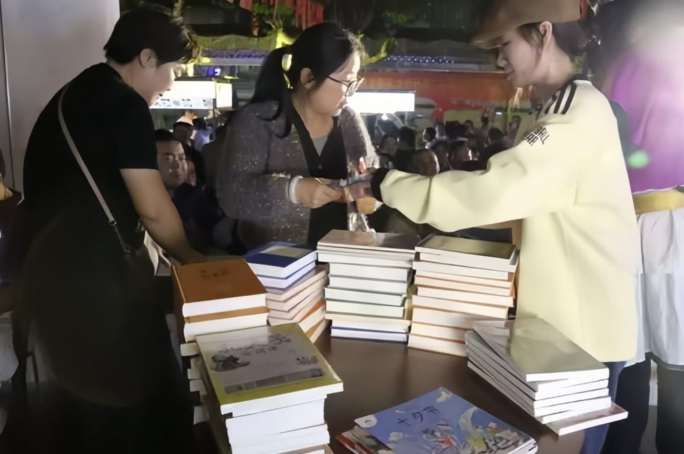 浙江金华开发区开展古城“溪”游记 助力“扫黄打非”宣传活动